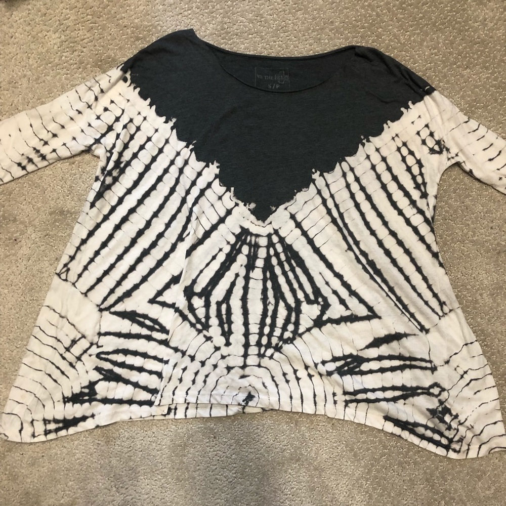 Loose shirt